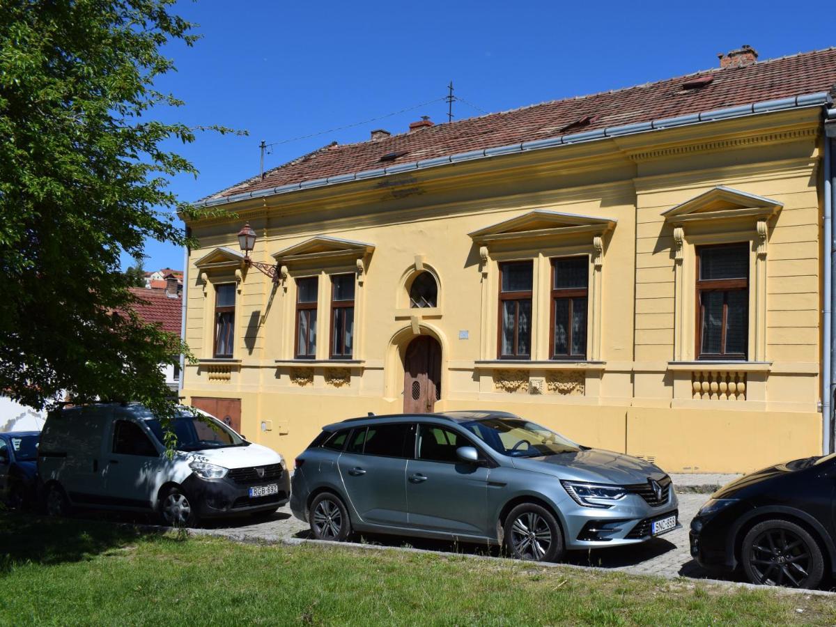 Malomszeg Apartman 2 Pecs Bagian luar foto